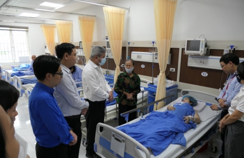 Lãnh đạo Petrovietnam thăm hỏi, động viên và trao gần 1 tỷ đồng hỗ trợ các nạn nhân vụ cháy chung cư mini ở Hà Nội